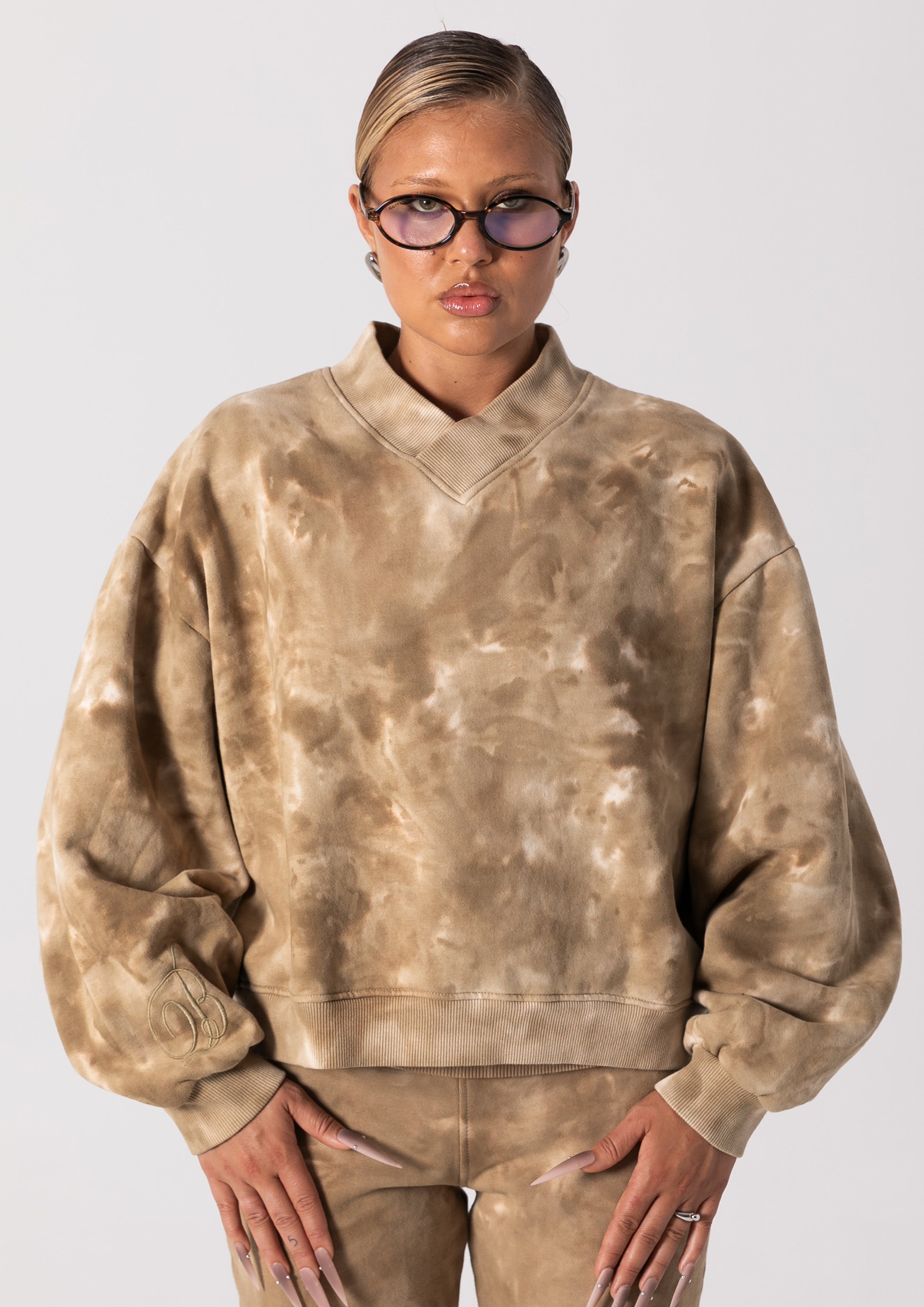 IZZY CREWNECK - EARTHY MUD