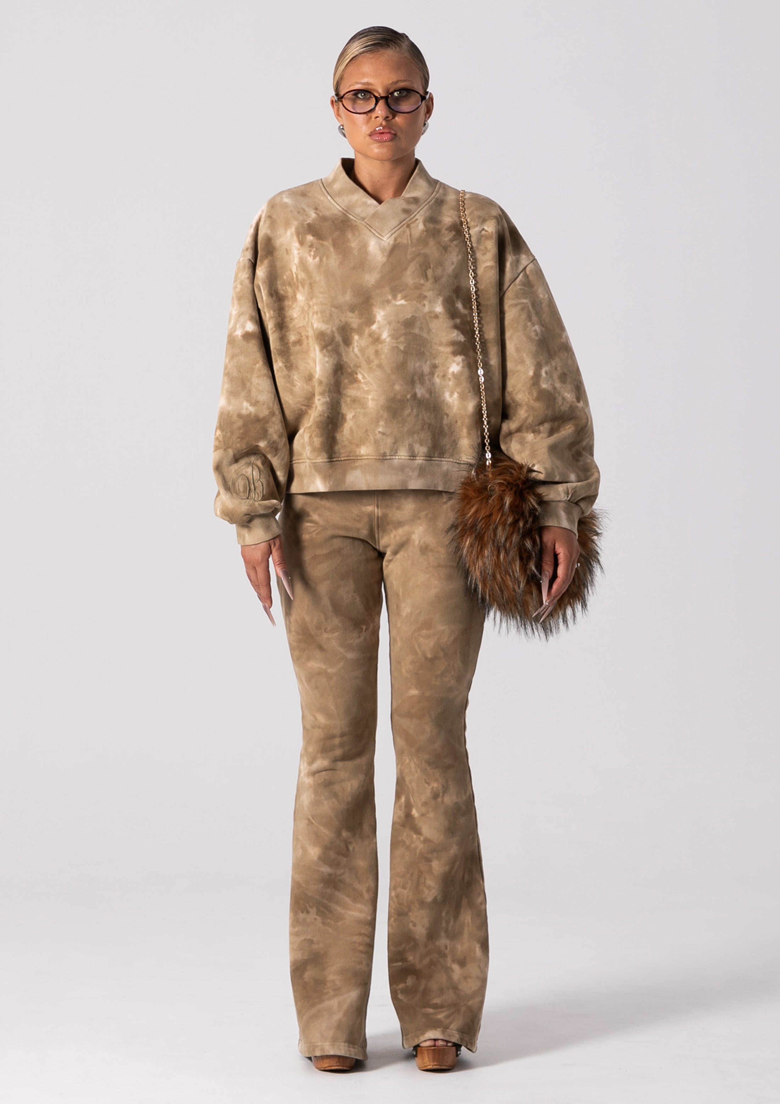 IZZY CREWNECK - EARTHY MUD – Bye Bambi