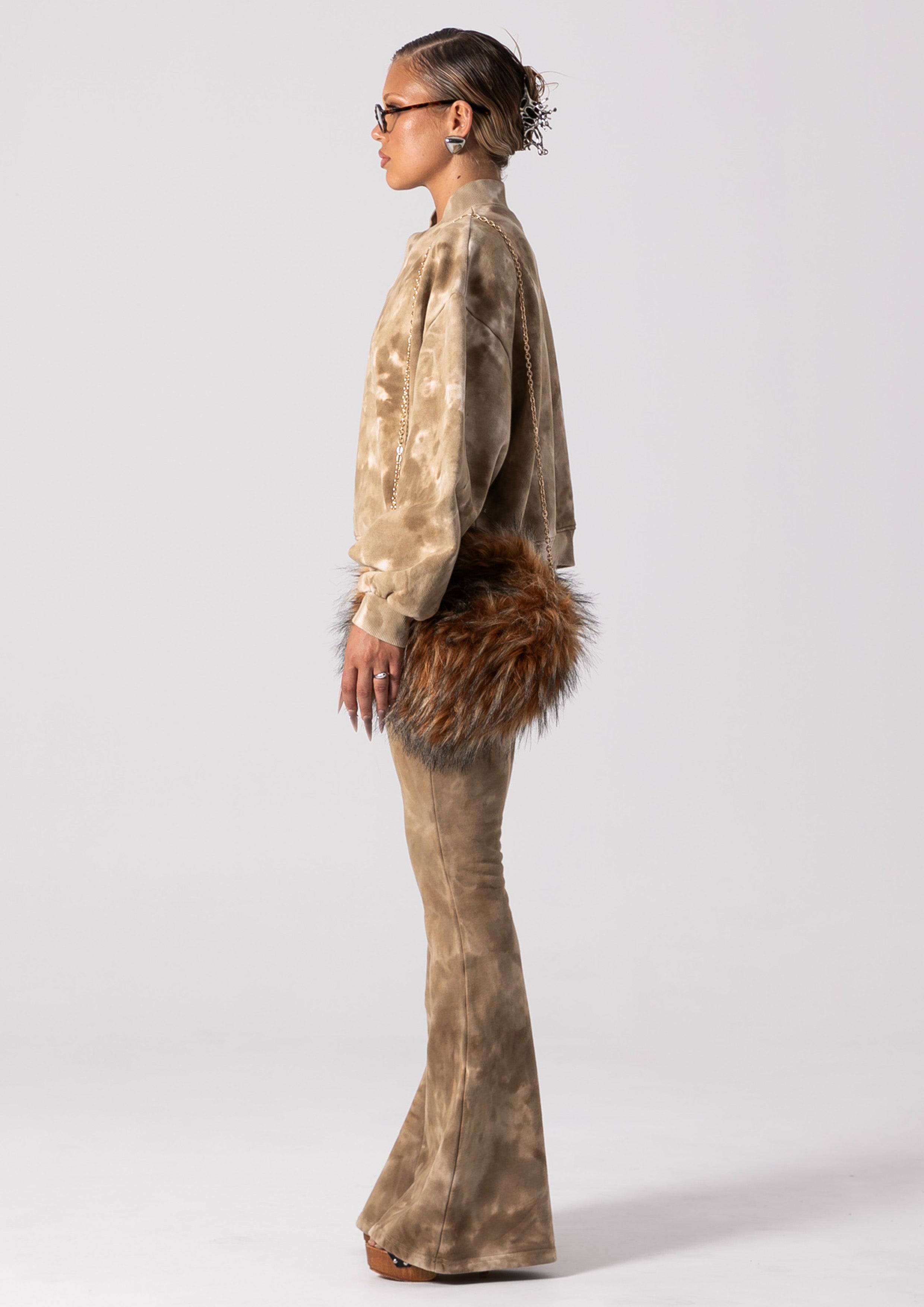 ☆BYEBYEMK☆ IZZY CREWNECK - EARTHY MUD – Bye Bambi