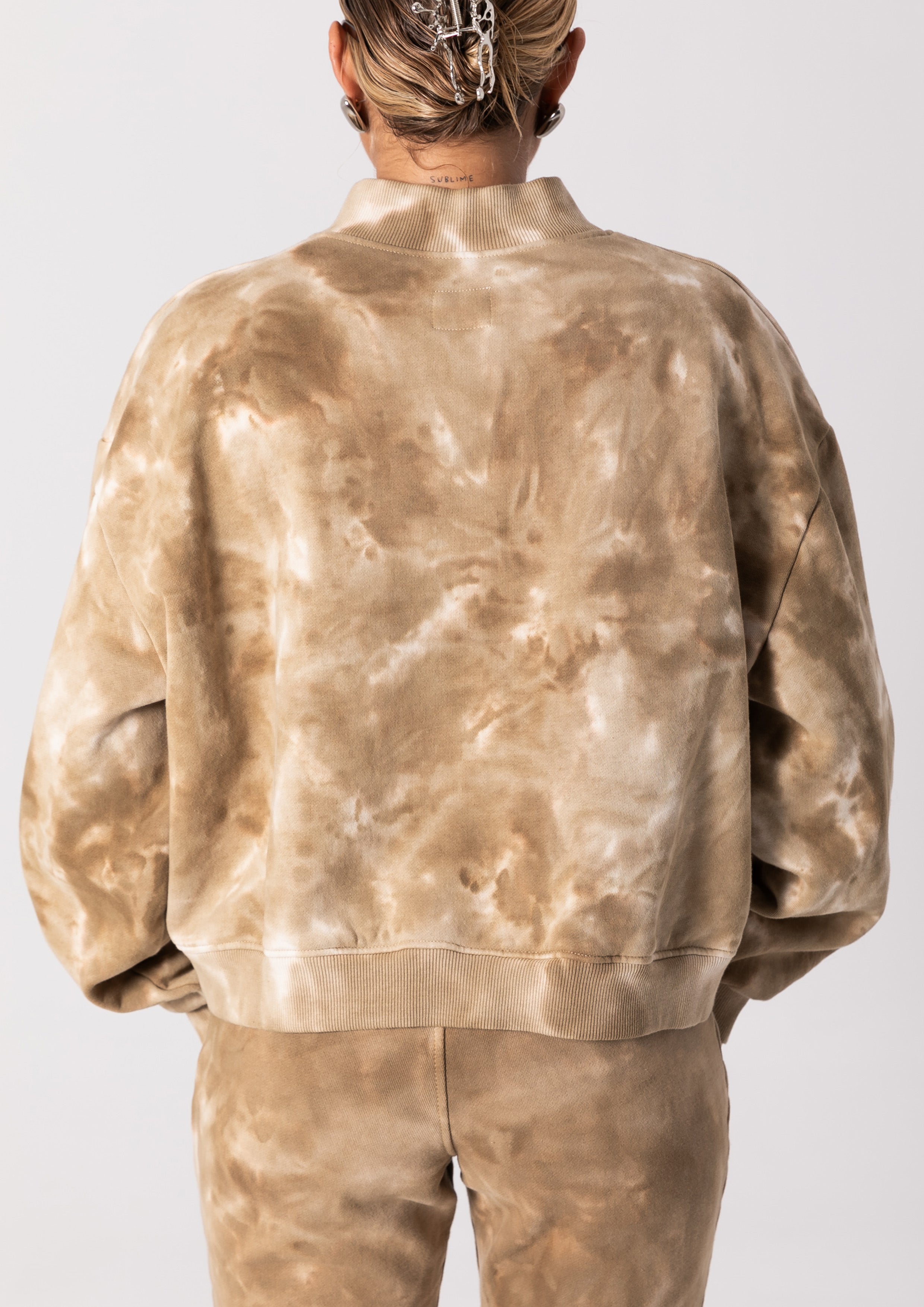 IZZY CREWNECK - EARTHY MUD