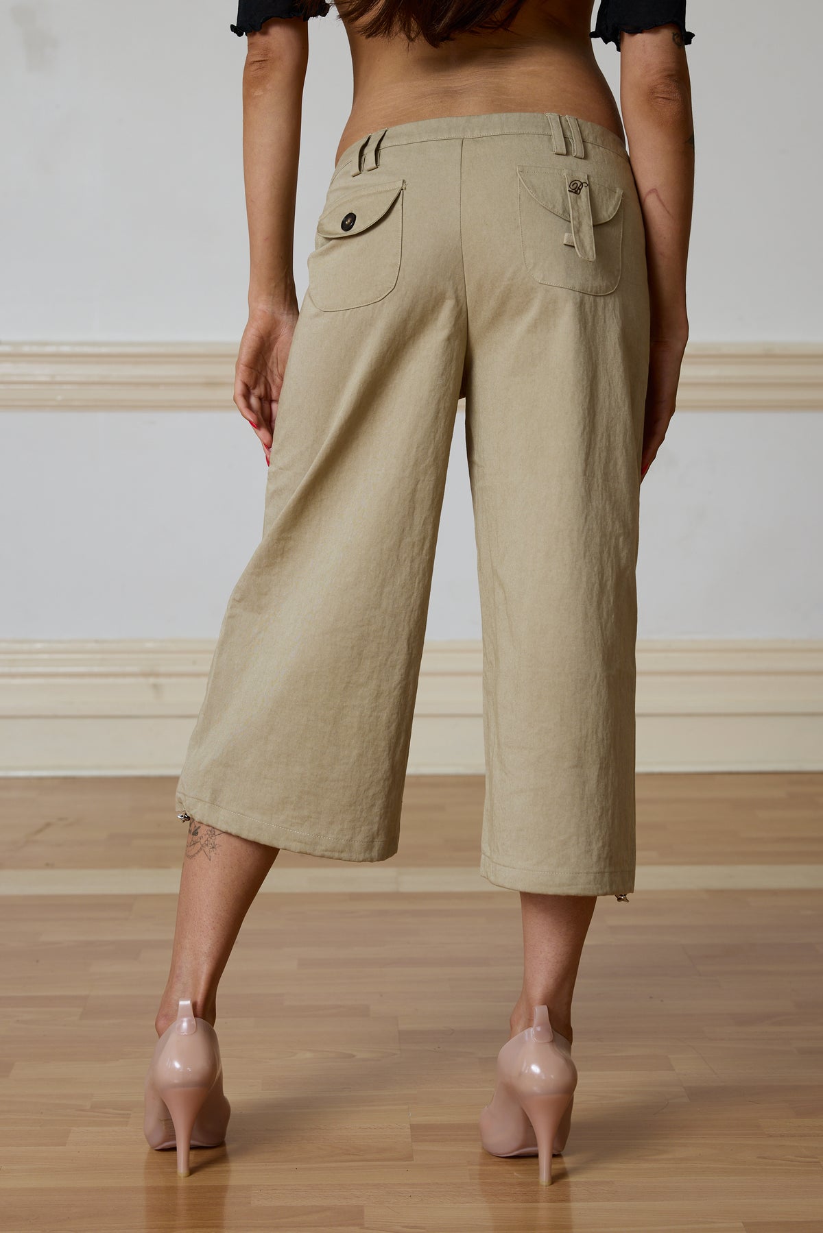 SELENE CROPPED PANTS - STONE