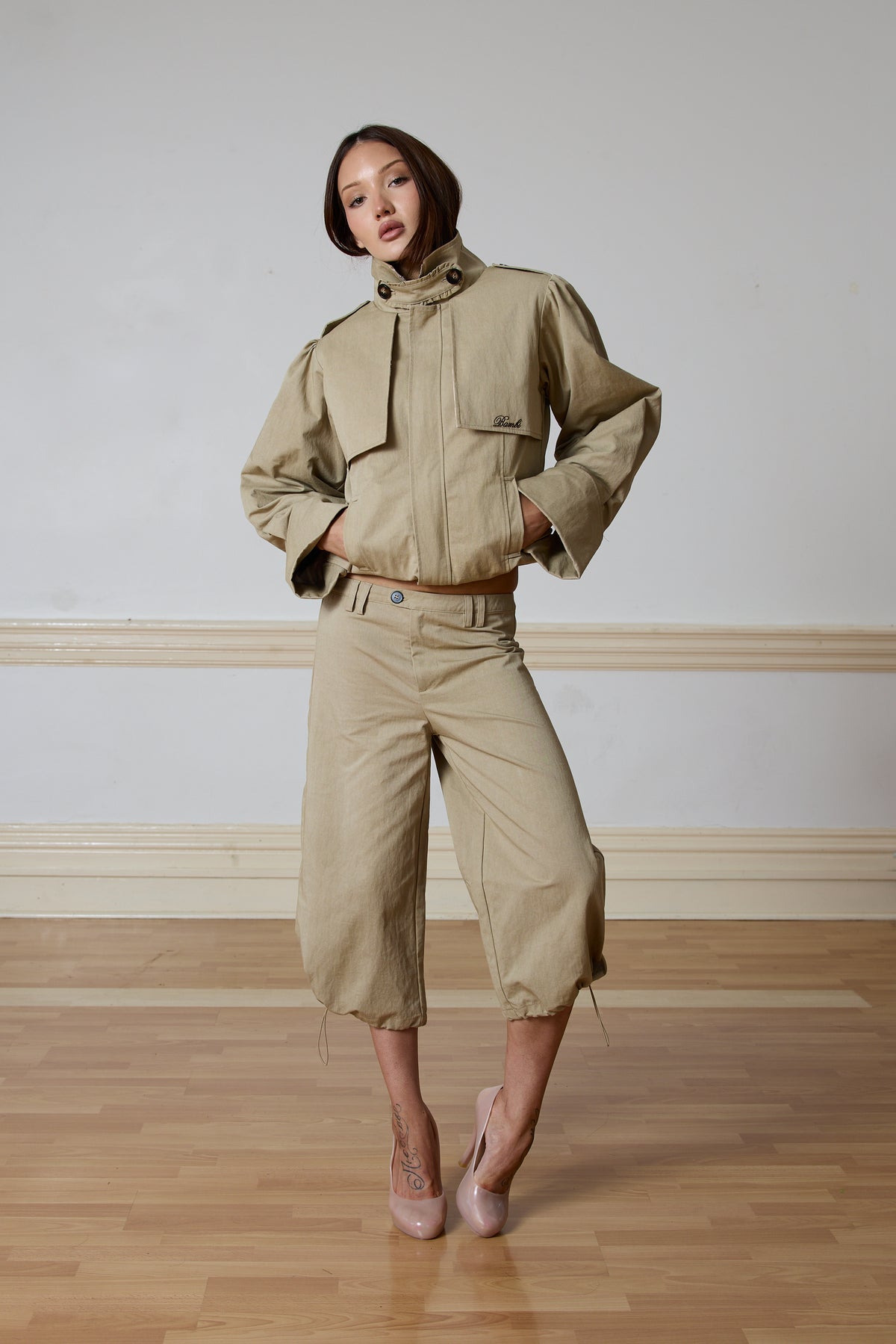SELENE CROPPED PANTS - STONE