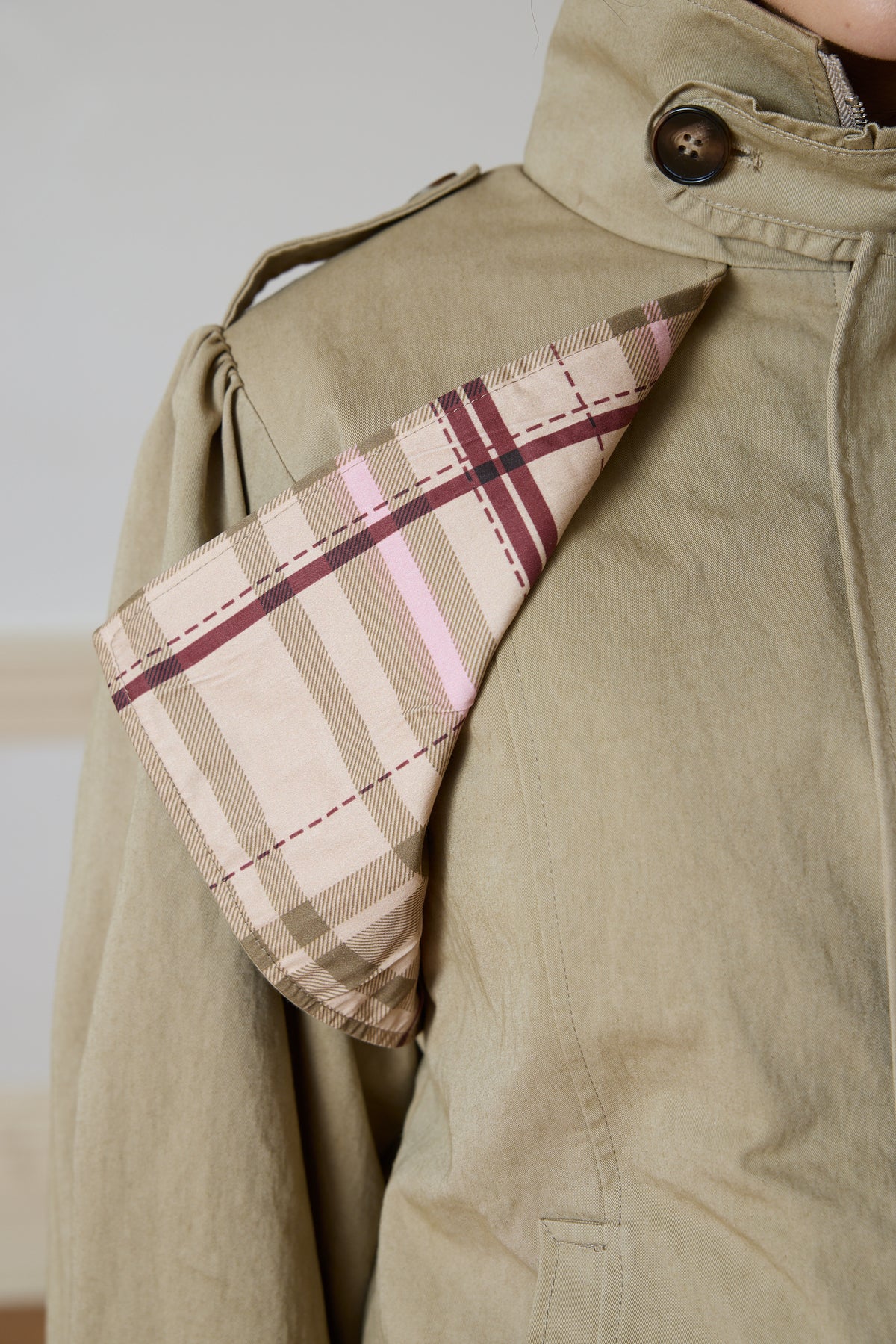 SELENE CROPPED TRENCH JACKET- STONE