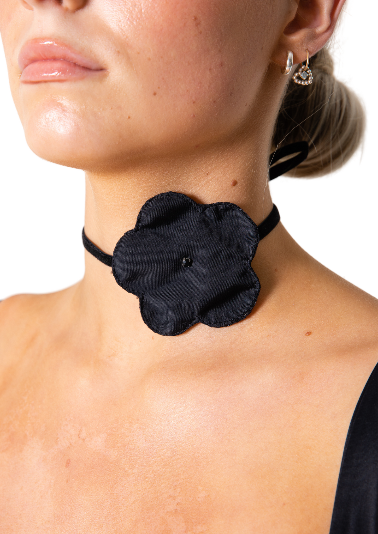 FLEUR NECKLACE - BLACK